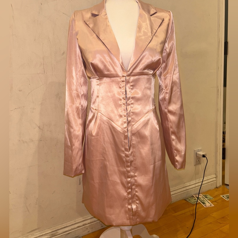 nwt Boohoo 4 long sleeve rose silk dress jacket